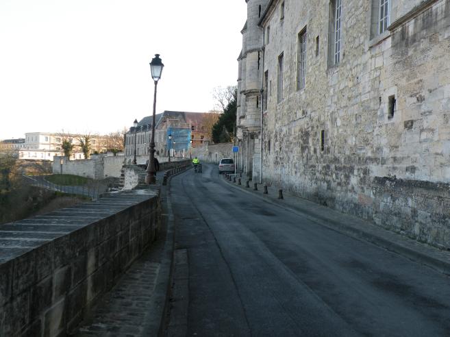  route longeant les ramparts